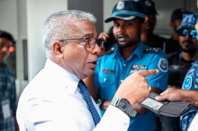 ޝަކުވާތަކާއެކު ރައްޔިތުން ޕްލޭނިން މިނިސްޓްރީ ތެރެއަށް ވަދެ އިހުތިޖާޖު ފަށައިފި