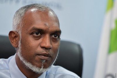 ޑރ. މުއިއްޒު ދަތުރު ކުރަން އޮތީ ގަދަ ކަނޑެއް!