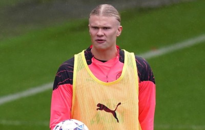 ޔަންގް ބޯއީސްއާ ދެކޮޅަށް ހާލަންޑް ފެނުން ޑޮކްޓަރުންގެ އަތްމަތީ