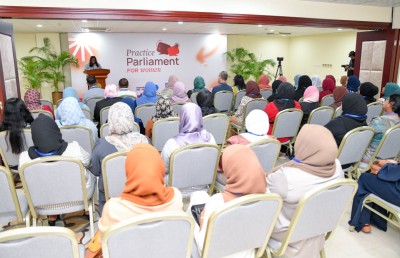 ސިޔާސީ ދާއިރާއަށް އަންހެނުން ވަނުމަށް ހިތްވަރު ދޭ ކެމްޕެއިން ފަށައިފި