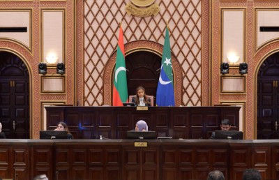 އީވާ މަގާމުން ވަކިކުރަން ސޮއި ހަމަކޮށްފި