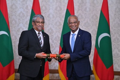 ޚާރިޖީ ޚިދުމަތުގެ އެންމެ މަތީ ޝަރަފު، ޚަލީލަށާއި ލަޠީފަށް އަރުވައިފި