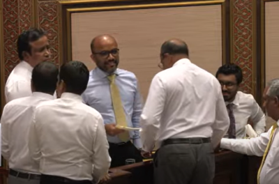 ޑިމޮކްރެޓުން ހުރަސް އަޅަނިކޮށް ބަޖެޓު ހުށަހަޅައިފި