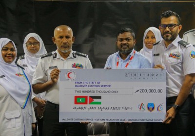 ކަސްޓަމްސްއިން ފަލަސްތީނަށް ދެ ލައްކަ ރުފިޔާ ހަދިޔާކޮށްފި
