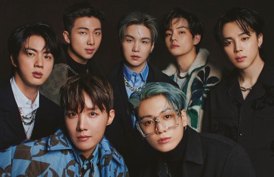 ބީޓީއެސްގެ ފުރަތަމަ ލައިވް އަލްބަމް މި މަހު ނެރެނީ، 22 ލަވަ ހިމެނޭ!