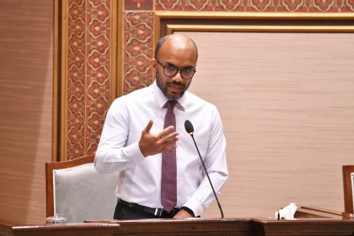 ފިނޭންސް މިނިސްޓަރު ޝަރީއަތަށް ފޮނުއްވުމަށް ނަޝީދު ގޮވާލައްވައިފި