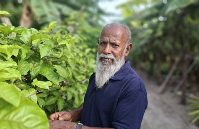 70 އަހަރާ ގާތްކުރަނީ، މަސައްކަތުގައި އަދިވެސް 100