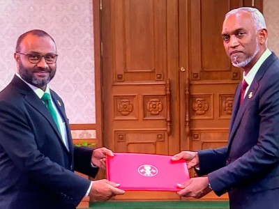 ޑރ. ޝަހީމްގެ ފުރަތަމަ ނިންމެވުން: ތިނަދޫ އިސްލާމީ މަރުކަޒު، އައިޔޫއެމްގެ ކެމްޕަސްއަކަށް!