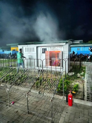 ޓްރާންސްފޯމަރެއްގައި ރޯވެ ހިޔާ ފުލެޓުން ކަރަންޓު ކެނޑިއްޖެ