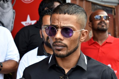 އަލްހާނާއި ދެ ކޮއްކޮއިންނަށް ގިނަ ދައުވާތަކެއް ކުރަން ފޮނުވައިފި