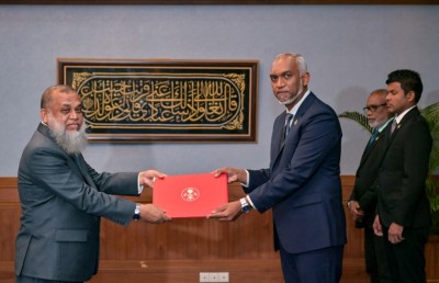 މިސްކިތްތަކާ ބެހޭ މަޖިލިސް އަލުން އެކުލަވާލައި ޗެއާއަކަށް ލަތީފް