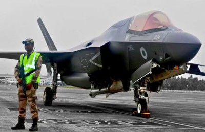 ޓްރިވެންޑްރަމް އެއާޕޯޓްގައި ޔޫކޭގެ ފައިޓަ ޖެޓެއް ނުފުރިފައި އޮންނަތާ ތިން ހަފްތާ