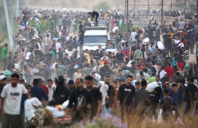 ޣައްޒާގައި އެހީދޭ މަރުކަޒެއްގެ ކައިރީ ފިތިބާރުވެގެން 20 މީހަކު މަރުވެއްޖެ