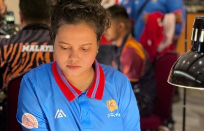 ދިވެހި ކެރަމްގެ "ކުއީން"؛ ކާމިޔާބީގެ ފަހަތުގައި ވޭނީ ދިރިއުޅުމެއް