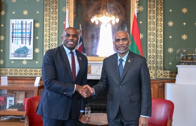 އިނގިރޭސި ވިލާތުގެ ފޮރިން މިނިސްޓަރު، ރައީސް މުއިއްޒުގެ އަރިހަށް