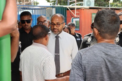 އެމްބިއުލާންސް ލަސްވުމުން ބަލި މީހާއަށް ކާރުކޮޅު ދެއްވާފައި ވަޒީރު ފައިމަގުގައި