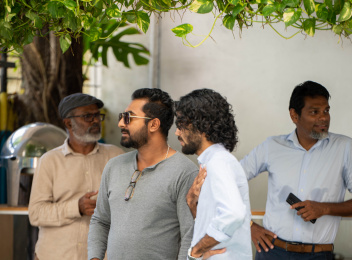 ދަ ޑިމޮކްރެޓްސްގެ ފުރަތަމަ އެތެރޭގެ އިންތިޚާބު ފަށައިފި
