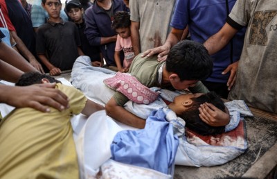 ފެން ބަލައި ގޮސް ތިބި ކުޑަކުދިންތަކަކާ އެކު ޣައްޒާގައި 30 މީހަކު ޝަހީދުކޮށްލައިފި