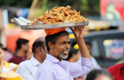 ސަމޯސާ އާއި ޒިލޭބީ ފަދަ ހެދިކާގައި ސިއްހީ އިންޒާރު ޖަހަން އިންޑިއާގައި އަންގައިފި