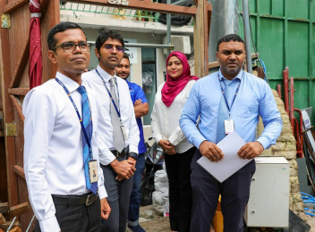 އެންމެ ފުރަތަމަ ވެސް ފަހުމީ ފެއްޓެވީ، މީހުންނަށް އުނދަގޫވާގޮތަށް ހުރި ޓްރާންސްފޯމަރެއް ނެގުމުގެ މަސައްކަތް