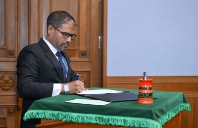 އުއްތަމަ ފަނޑިޔާރު ރިޓަޔާ ކުރައްވާތީ ސުޕްރީމް ކޯޓު ހިންގުން ފަނޑިޔާރު ހަމީދުއާ ހަވާލުކުރަނީ