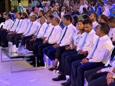 އޮޅުވައިލިކަމަށް ތުހުމަތުކުރާ، ޑިމޮކްރެޓުންގެ އިންތިޚާބުގެ ނަތީޖާ މެންދުރު އިއުލާންކުރަނީ