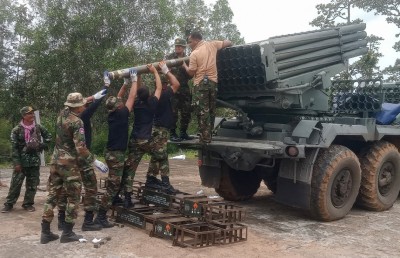 ތައިލެންޑާއި ކެމްބޯޑިއާއިން ޖެޓާއި ރޮކެޓުން ހަމަލާދީ 11 މީހަކު މަރާލައިފި