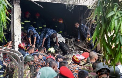 ބަންގްލާދޭޝްގައި ފައިޓަ ޖެޓެއް ސްކޫލަކަށް ވެއްޓި 16 މީހަކު މަރުވެއްޖެ