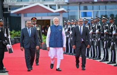 އިތުރަށް ގުޅުން ބަދަހިވާނެ ކަމުގެ ޔަގީންކަމާ އެކު މޯދީ ފުރާވަޑައިގެންފި