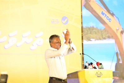 މާލޭ މީހުންނަށް ބިން ލިބިފައިހުރި ތަން ބަދަލުނުކޮށް، ބިން ލިބޭނެ އިންތިޒާމު ހަމަޖައްސައިދޭނަން: އާޒިމް