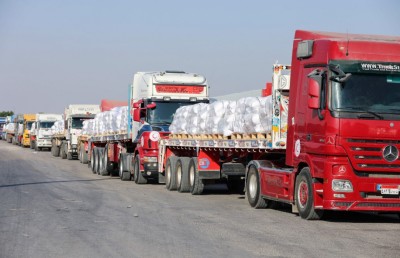 ޣައްޒާގެ ބައެއް ހިސާބުތަކުގައި ހަމަލާތައް މެދުކަނޑާލުމާ އެކު މިސްރު މަގުން އެހީގެ ޓްރަކްތައް ވަންނަން ފަށައިފި