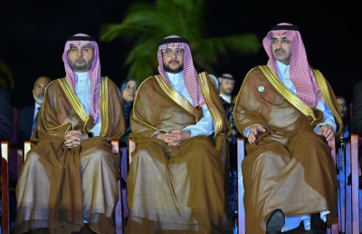 އާ ޓާމިނަލްގައި ކުރީގެ ސަރުކާރުތަކުގެ ދައުރު ފާހަގަކުރައްވައި، ޔާމީނާއި އިބޫ އަށް ރައީސްގެ ޝުކުރު