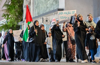 "ޣައްޒާ ބަނޑަށް މަރުވަނީ"، ހުކުރު ދުވަހު ރަސްފަންނުގައި އަންހެނުންގެ ހިމޭން އިހުތިޖާޖެއް