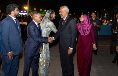 އާ ޓާމިނަލްގައި ކުރީގެ ސަރުކާރުތަކުގެ ދައުރު ފާހަގަކުރައްވައި، ޔާމީނާއި އިބޫ އަށް ރައީސްގެ ޝުކުރު