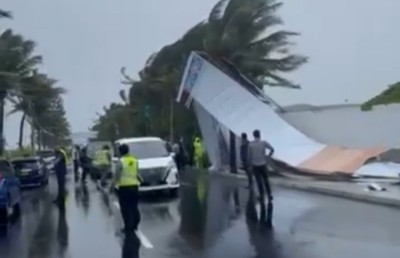 ވީއައިއޭއަށް ވަންނަ މަގުގައި ހުރި ގިޑިގެއެއް ގަދަ ވަޔާއެކު ވެއްޓިއްޖެ