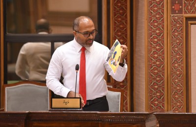 ޔުމްނުގެ މައްސަލާގައި ހޯމް މިނިސްޓަރާ ސުވާލުކުރަން މަޖިލީހަށް ހާޒިރުކުރަނީ