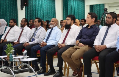 އައިޔޫއެމް އާއި ވިލާ ކޮލެޖާ ގުޅިގެން ސެން ޓީޗިން ޑިޕްލޮމާ ކޯސް ހިންގަނީ