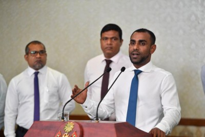 ރިސޯޓު ހަދަން ކުރީ ސަރުކާރުން ނުއަގުގައި ރަށްތައް ދޫކުރި: މިނިސްޓަރު