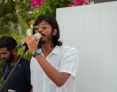 ޝަލަބީ، ލ. އަތޮޅުގައި މަދަހަ ކިޔަން ދަސްކޮށްދެނީ