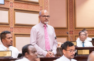 ކޮމިޓީން މީީޑިއާއާ ބައްދަލުކޮށް ކަންބޮޑުވުން ހޯދައި އެއްބަސްވެވޭ ހައްލެއް ހޯދޭނެ: ނާޒިމް