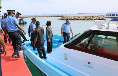 ޖަޕާނުން ދިވެހި ފުލުހުންނަށް ފަސް ލޯންޗް ހަދިޔާކޮށްފި