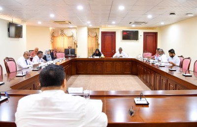 ލައިވް ކޮމިޓީގައި މިގޮތަށް މީހުން ހަވަރަށް ދިނުން މައްސަލައެއް ނޫން؟