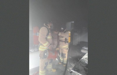 އޭސީގައި ރޯވެ އެޕާޓްމެންޓަކަށް ގެއްލުންތަކެއް، އެކަކަށް ބޯހިޔާވަހިކަން ފޯރުކޮށްދީފި