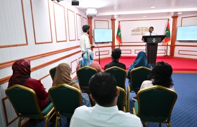 މީޑިއާ ބިލް އަނބުރާ ގެންދަންޖެހޭ ކަމަށް ނުދެކެން: އޭޖީ އުޝާމް