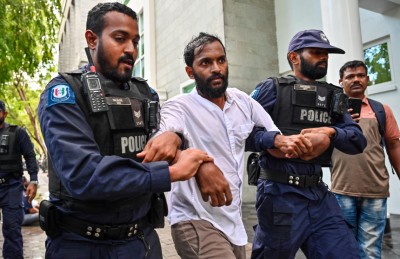 މީޑިއާ ބިލް ބަލައިގަތުމުން ރައީސް އޮފީސް ކުރިމައްޗަށް އެއްވި ނޫސްވެރިންނަށް ހުރަސްއަޅައިފި