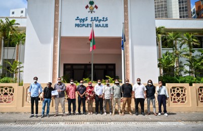 މީޑިއާ ކޮންޓްރޯލް ބިލް، ދައުރުން ބޭރުން މާދަމާ ބާއްވާ ޖަލްސާއަށް އެޖެންޑާކޮށްފި