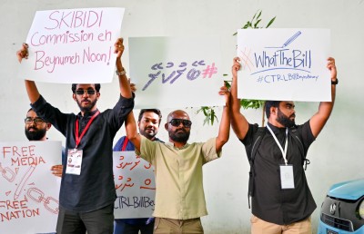 ނޫސްވެރިންގެ ދެކޮޅު ހެދުންތަކާ އެކު ވެސް މީޑިއާ ރެގިއުލޭޓް ކުރާ ބިލު މަޖިލީހުން ބަލައިގަނެ ކޮމިޓީ އަށް