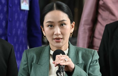 ފޯން ކޯލްގެ މައްސަލައިގައި ތައިލެންޑުގެ ބޮޑުވަޒީރު މަގާމުން ވަކިކޮށްފި