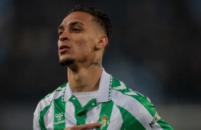 އެންޓޮނީގެ ޓްރާންސްފާއާ މެދު ޔުނައިޓެޑާއި ބެޓިސް ހިޔާލުތަފާތުމެއްގައި