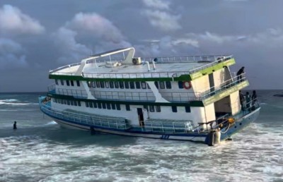 އިންޖީނު ހަދައިގެން ފަޅުން ނިކުންނަނިކޮށް ފަރަށް އަރައިފި